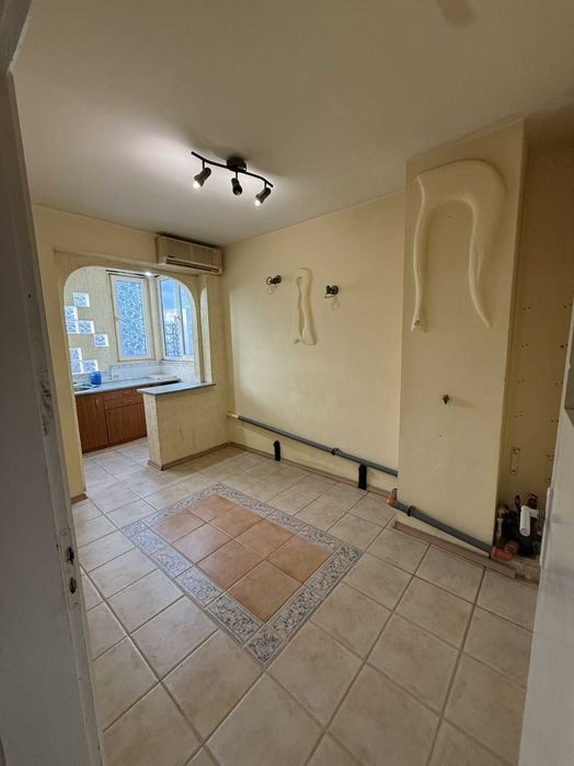 Продава се Тристаен апартамент в Пловдив, Кючук Париж - 80 кв.м за 765 €/кв.м - Снимка #2