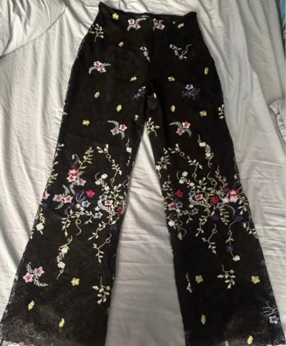 Pantaloni dantela Guess
