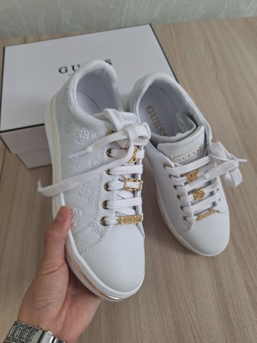 Кеды Guess модель Rubinn
Размер: 38
Состоя