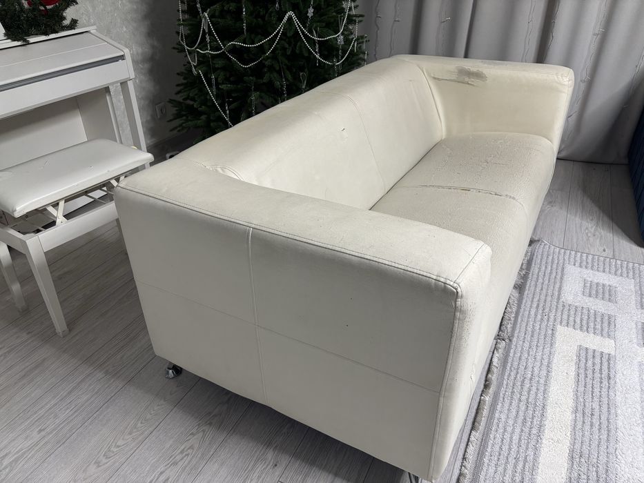 Диван, отдам даром. Самовывоз.