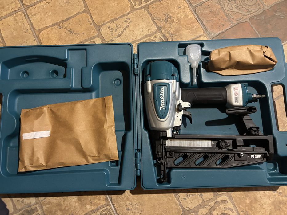 Гвоздезабивной пистолет Makita AF601 пневматический