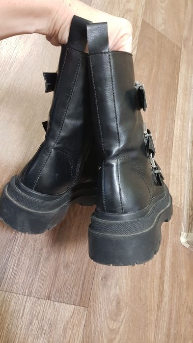 Ботинки женские Stradivarius 38р.