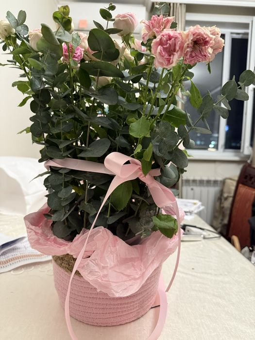 Букет высоких кустовых спрей роз