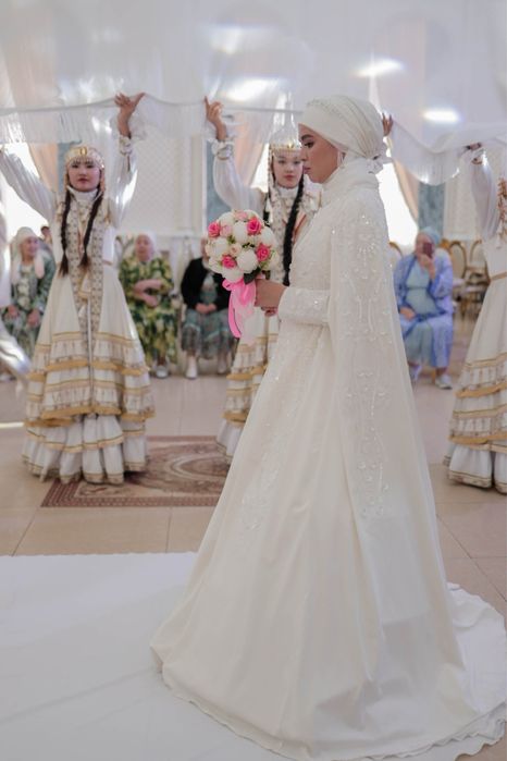 Продам Свадебный  платье для покрытых девушек 100 тыс