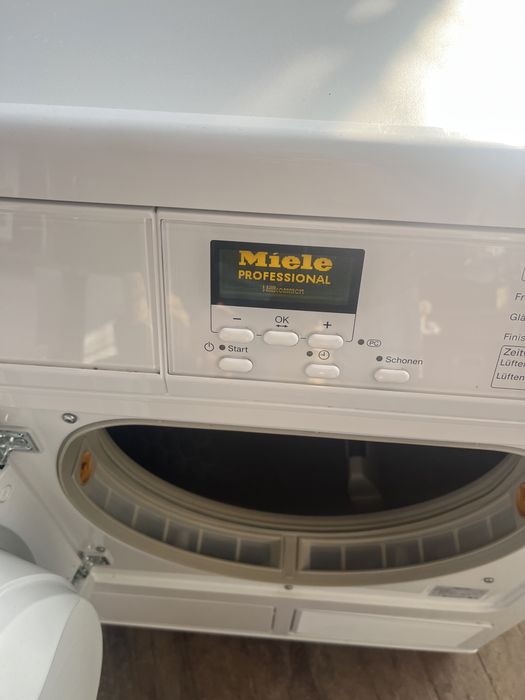 Професионална сушилня  MIELE PT5135C