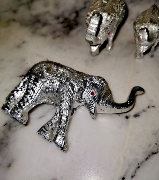 Антикварни декоративни фигурки на слонове изработени от герм. сребро