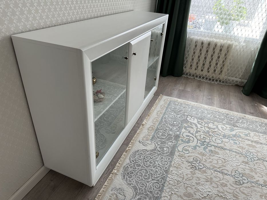 Продам бар с тумбой в комплекте