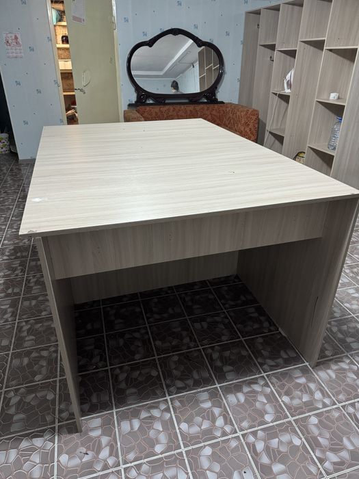 Стол продаю
