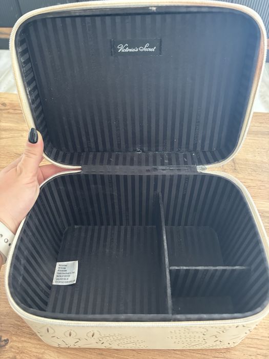 Geanta cosmetice Victoria’s Secret - travel make up rigid case
