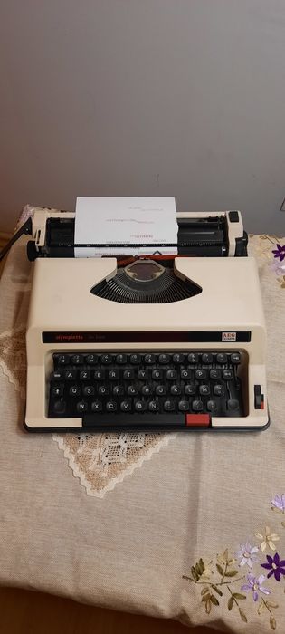 Mașină de scris Olympiette de luxe impecabilă