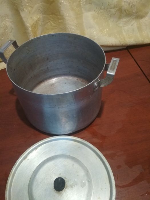 Продам эмалированные  и алюминиевые кастрюли