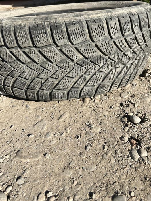 Шины б/у 17R состояние хорошее