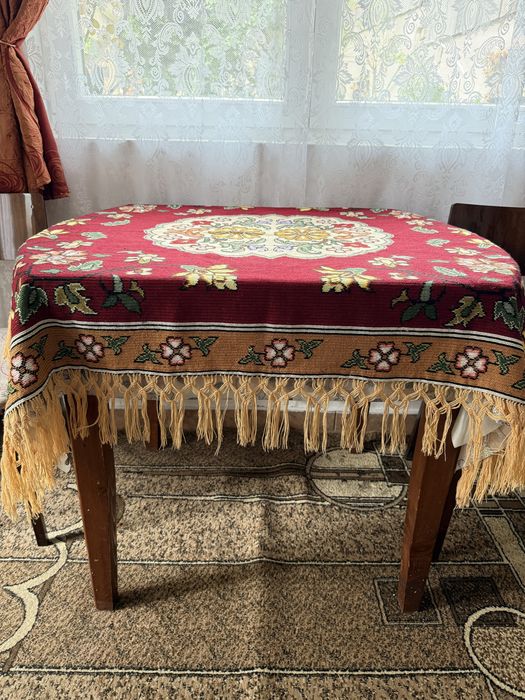Fata de masa cusuta in chelin