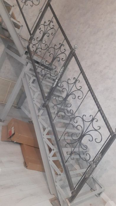 Продам решотки и  унитаз 1шт