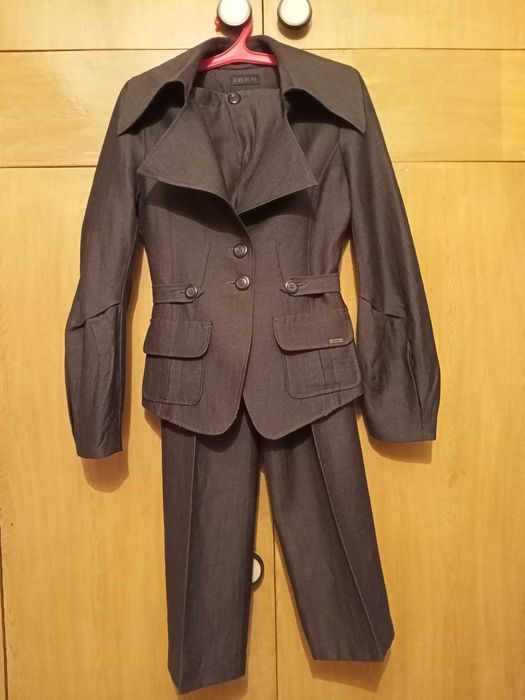 Продам женский костюм - жакет и брюки.