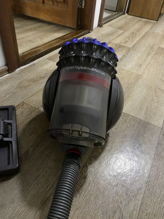 Продам бу пылесос Dyson