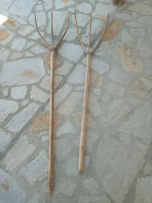 Вила за сено 3 и 4 рога.Сърпове.Роначка за царевица.