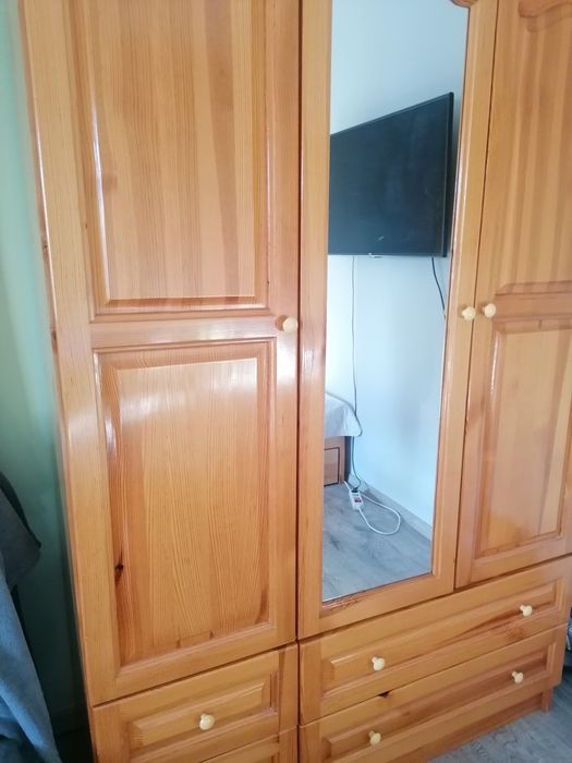 Продавам комплект чамови  мебели в отлично състояние