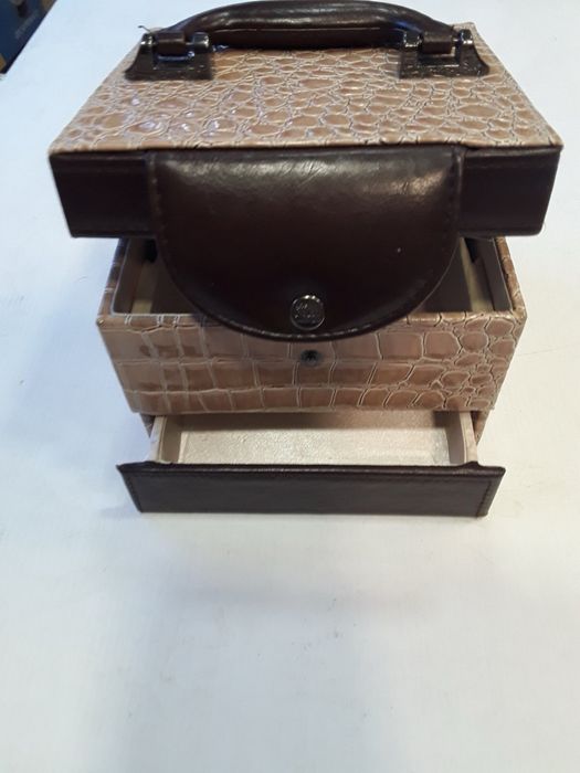 Кутия за бижута 22 лв.