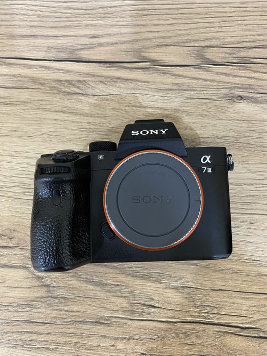 Продаю Sony A7 III body
