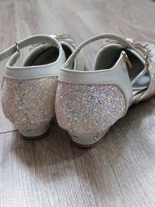 Продам туфли праздничные