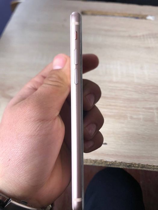 Iphone 8 alishmagan hamma joyi radnoy.