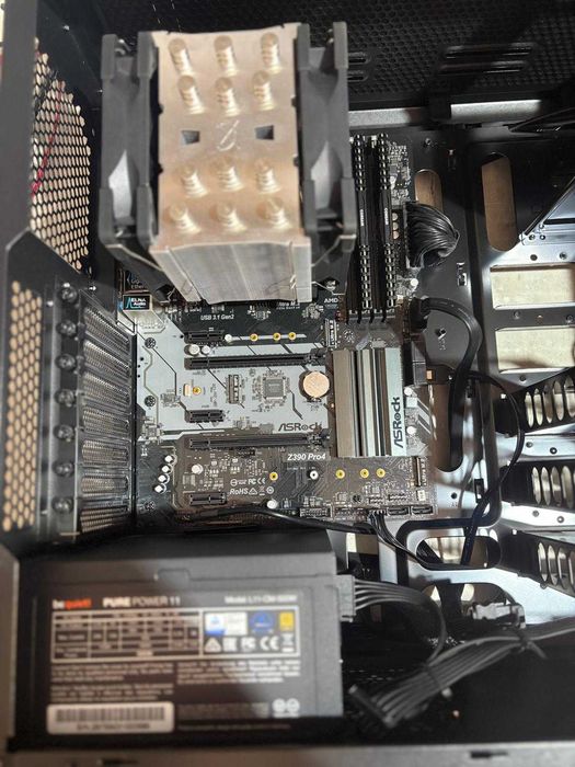 PC Gaming Intel i7-9700K, 32 GB RAM, 512 GB SSD, Intel UHD 630, Carcasa be quiet