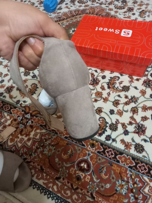 Qizlar tuflisi Italiya