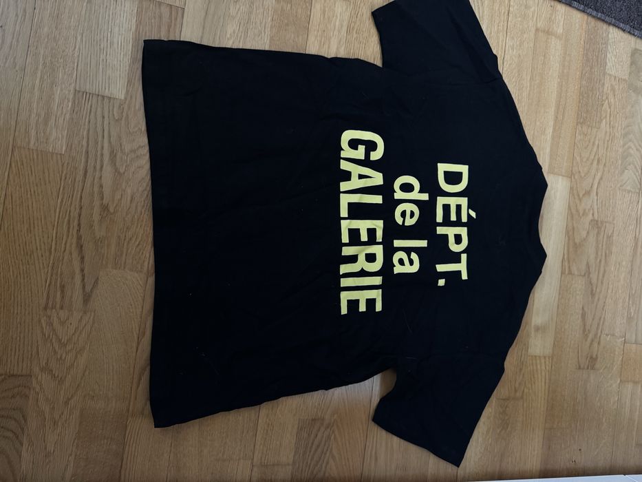 Tricou gallery dept