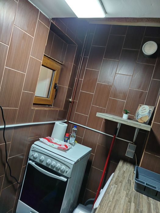PF închiriez garsonieră Galata- 1300 lei