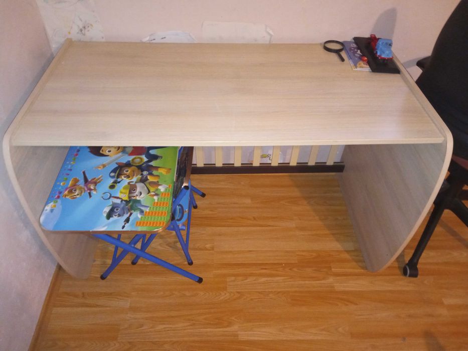 Трансформираща се бебешка кошара в легло, ракла и бюро .