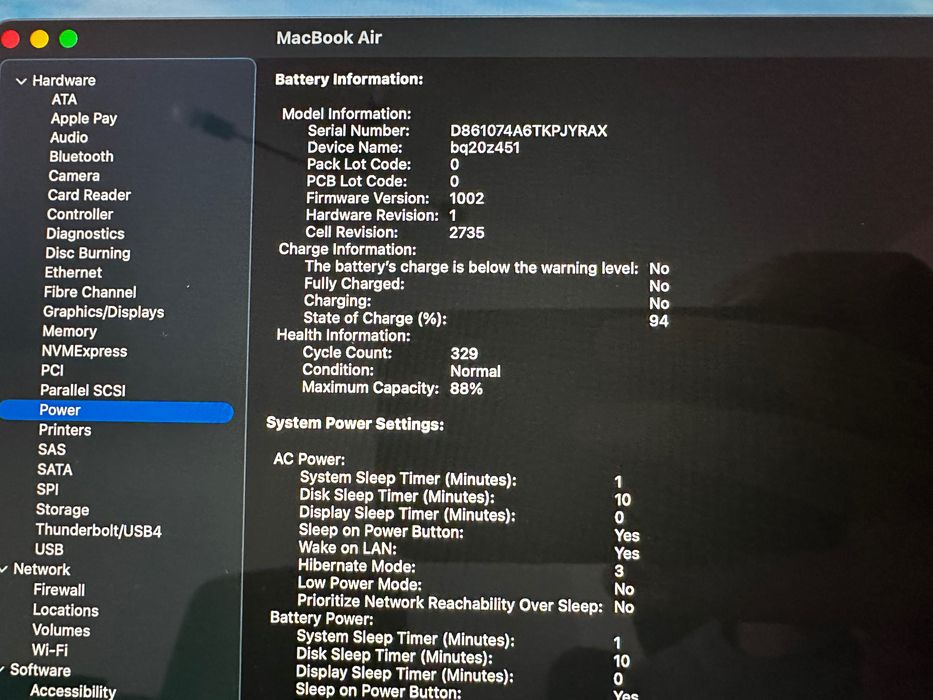 MacBook Air M1 13", 8GB, 256GB, baterie 88%, 329 cicluri încărcare