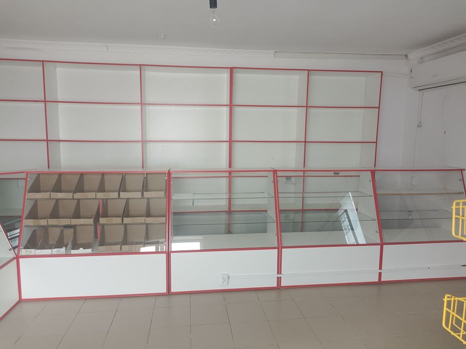 Продам витрину для магазинов