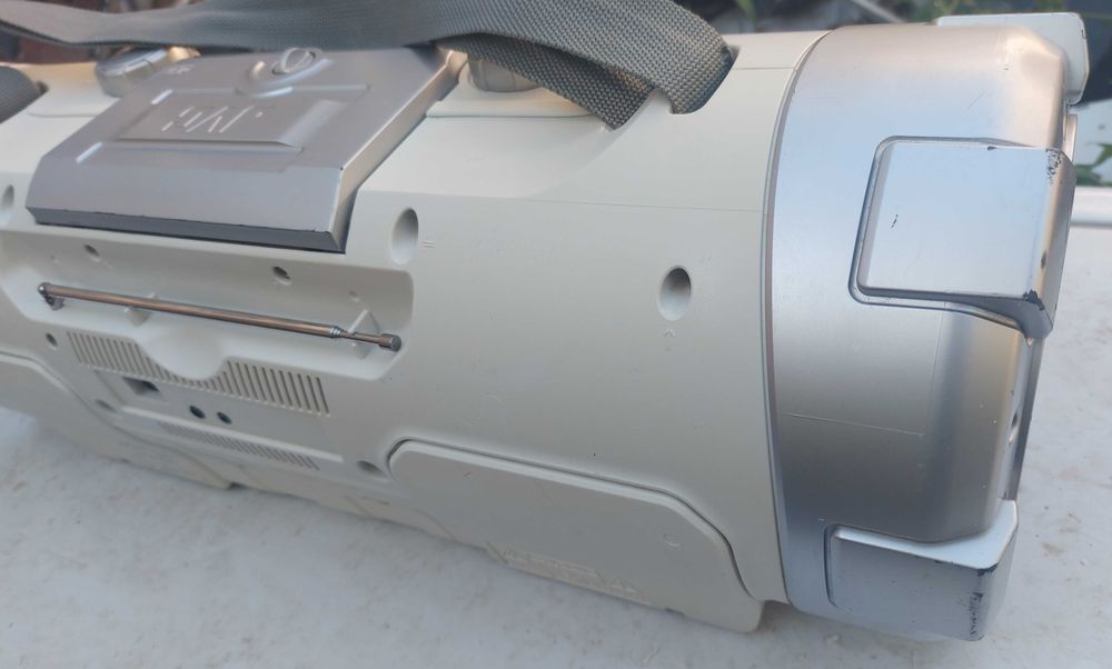 JVC RV-NB51W CD/MP3,USB,iPod Docking, Tuner Boomblaster