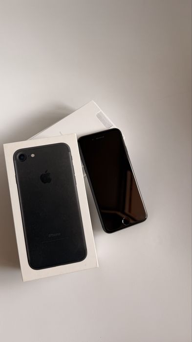 Айфон 7, 32 GB, чёрный цвет