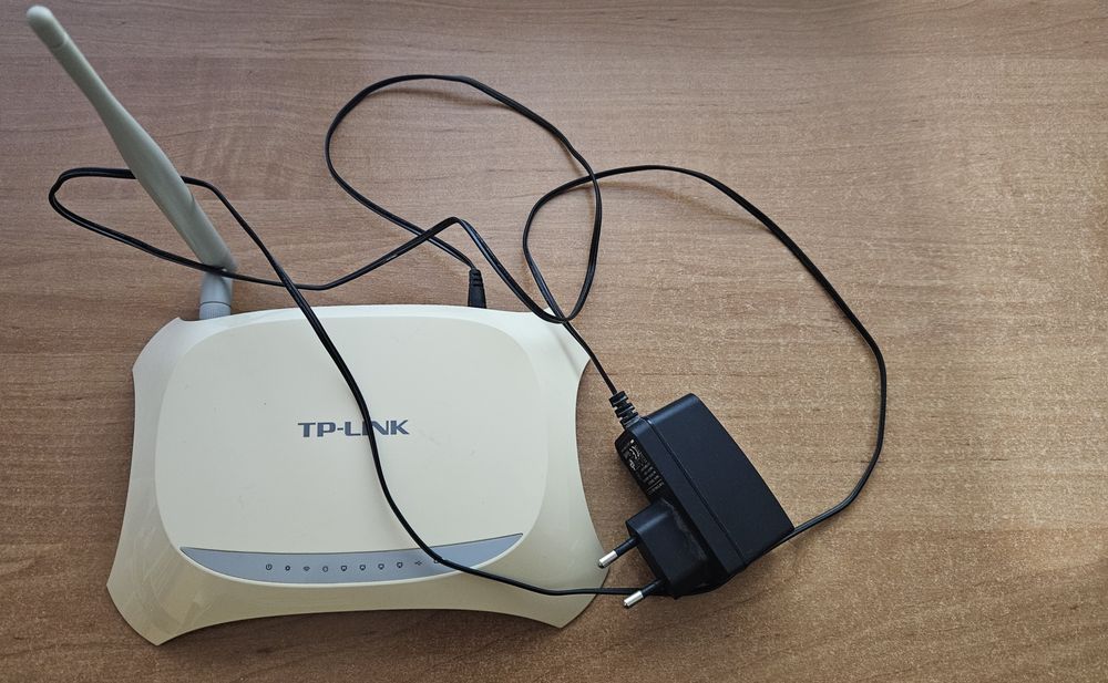 Рутер TP-Link 2.4 GHz с до 150 Mbps WiFi  скорост