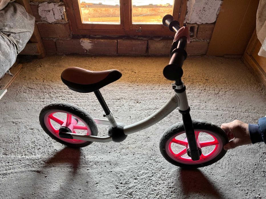 Продавам детско баланс колело