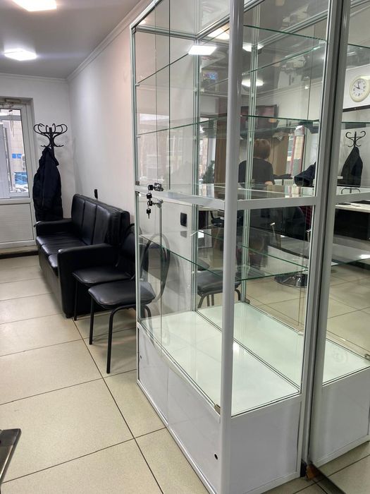 Срочна продается витрина