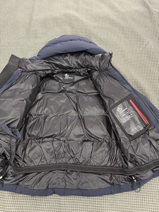 Продам куртку Moncler срочно