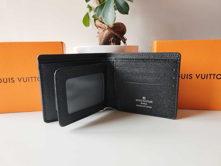 Louis Vuitton портфейли черни