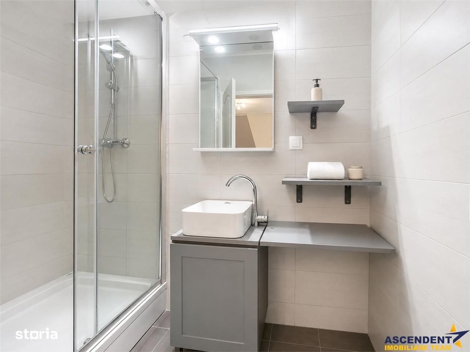 Studio modern, decomandat, etaj 2, mobilat, echipat, terasa, parcare,