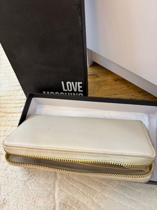 Протмоне Love Moschino
