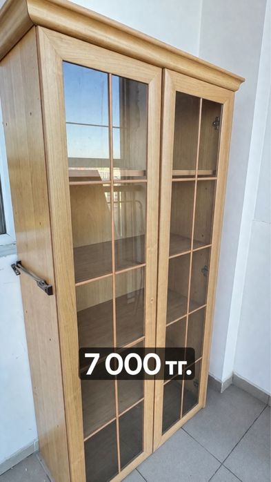 Продам сервант шкаф красивый