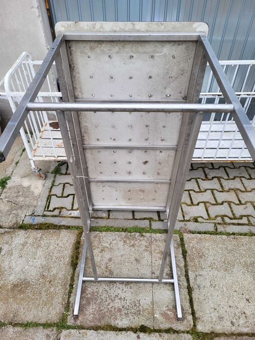 Cărucior și masă inox spălătorie