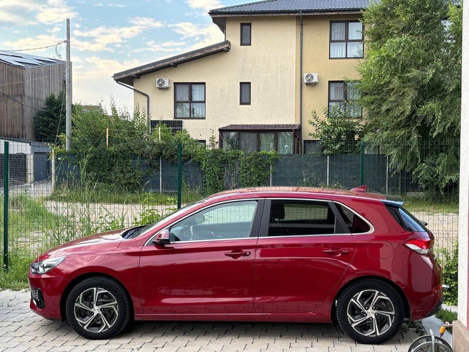 HYUNDAI i30