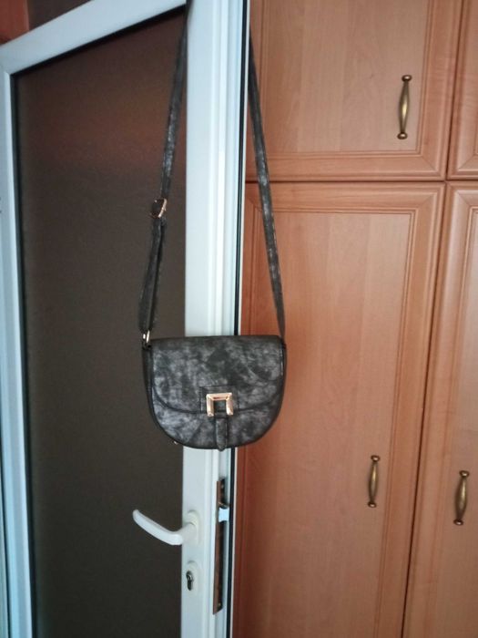 Дамска чантичка през рамо