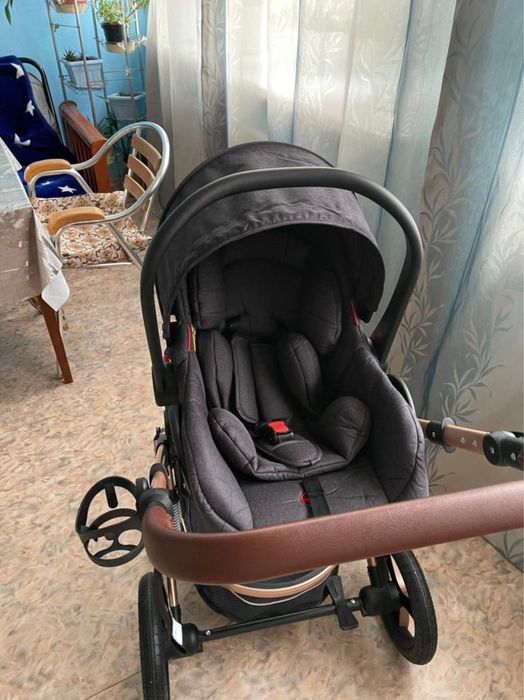 Продам коляску детскую 3в1