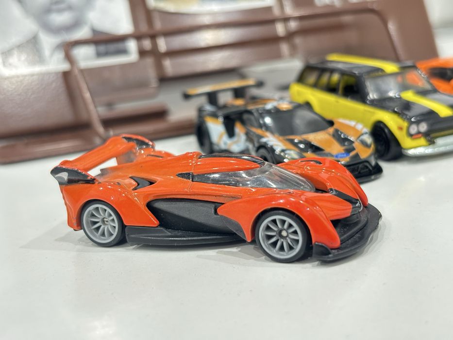 Продам hotwheels premium распак.