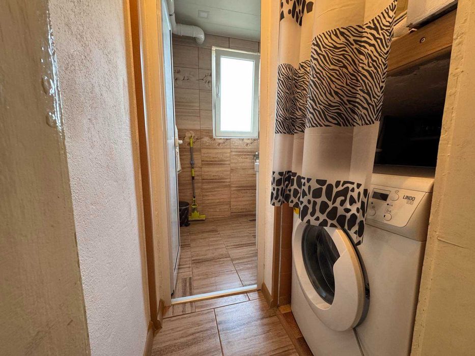 два самостоятелни етажа с гараж и двор