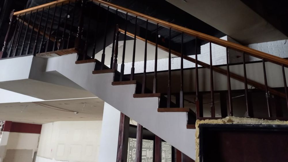 Продам детали от лестницы,перила балясины